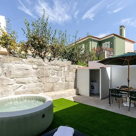 Traditional Townhouse With Jacuzzi By Hostwise