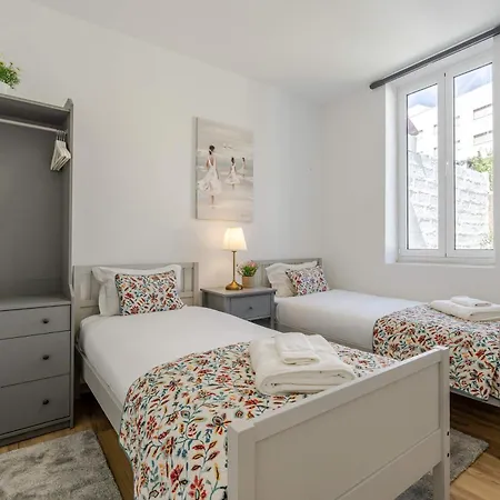 Casa vacanze Traditional Townhouse With Jacuzzi By Hostwise Oporto