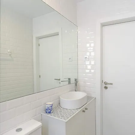 Traditional Townhouse With Jacuzzi By Hostwise Casa vacanze *