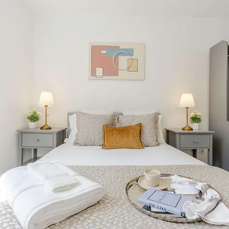 Traditional Townhouse With Jacuzzi By Hostwise Oporto