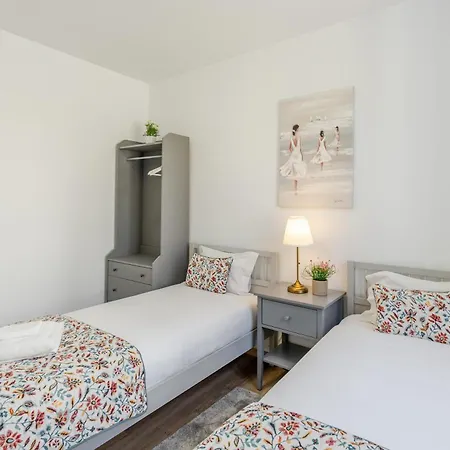Traditional Townhouse With Jacuzzi By Hostwise * Oporto