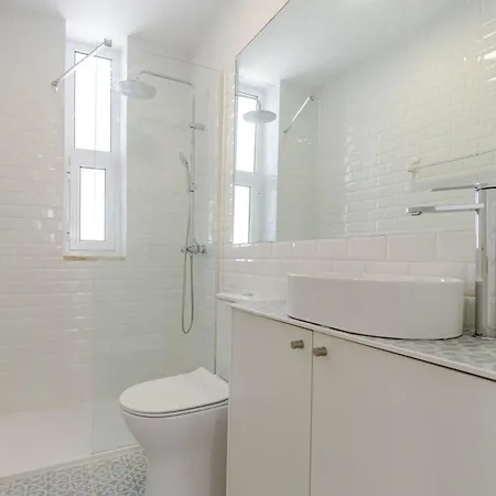 Casa vacanze Traditional Townhouse With Jacuzzi By Hostwise