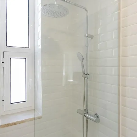 Traditional Townhouse With Jacuzzi By Hostwise Casa vacanze Oporto
