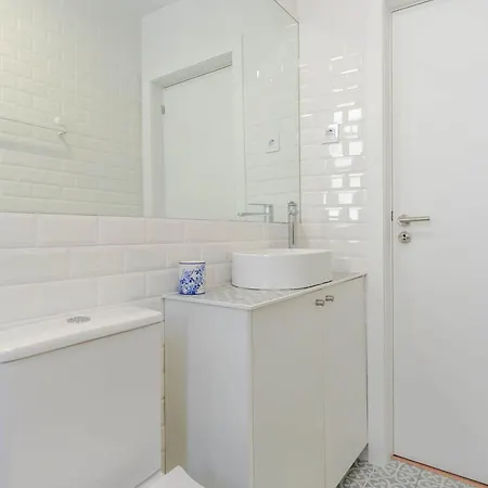 Traditional Townhouse With Jacuzzi By Hostwise Oporto