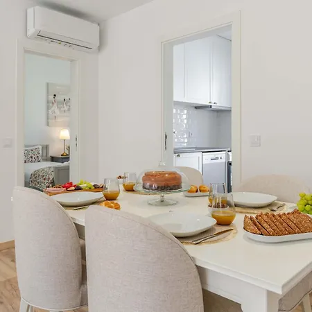 Traditional Townhouse With Jacuzzi By Hostwise Casa vacanze *