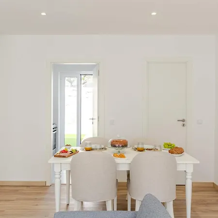 Traditional Townhouse With Jacuzzi By Hostwise Casa vacanze