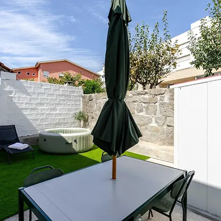 Traditional Townhouse With Jacuzzi By Hostwise