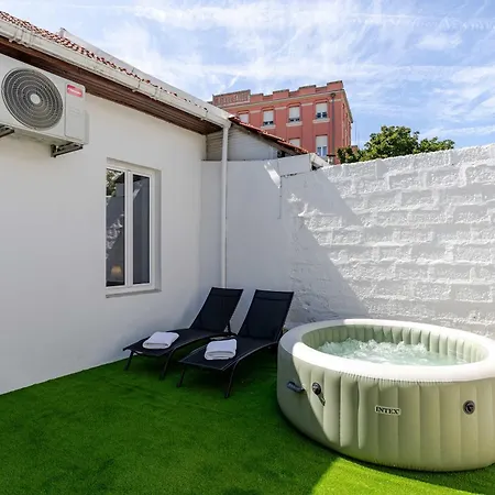 Traditional Townhouse With Jacuzzi By Hostwise Casa vacanze *