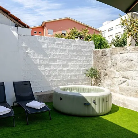Casa vacanze Traditional Townhouse With Jacuzzi By Hostwise *
